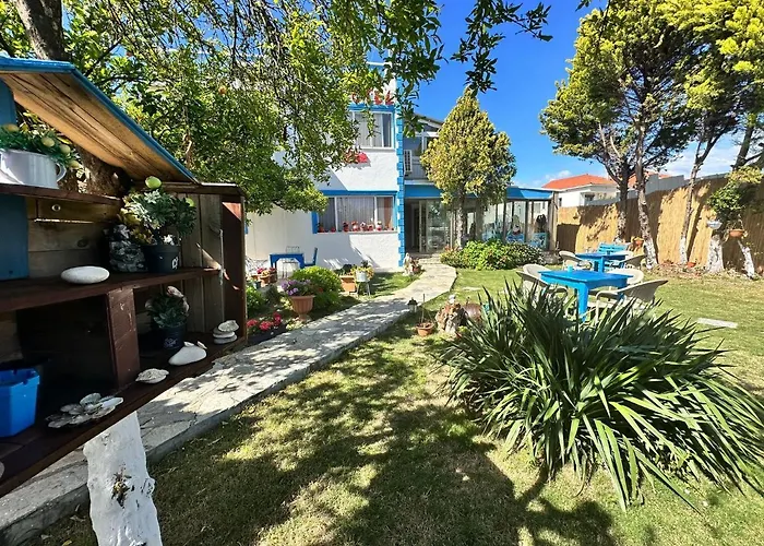 Bonjourla Hotel *