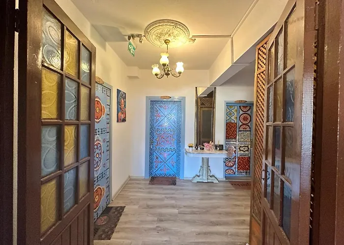 Bonjourla Hotel *