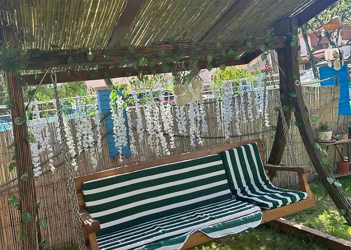Bonjourla Hotel *