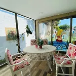 מלון Bonjourla *