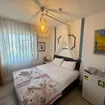 מלון Bonjourla *