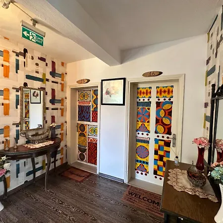 Bonjourla Hotel *