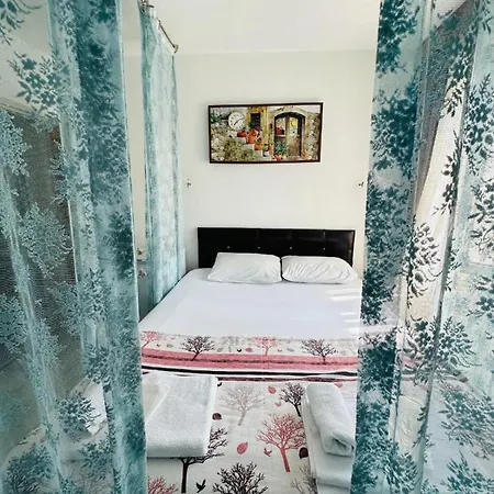 Bonjourla Hotel *