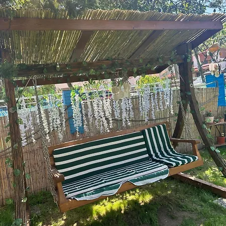 Bonjourla Hotel *