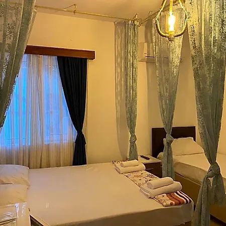 Bonjourla Hotel *